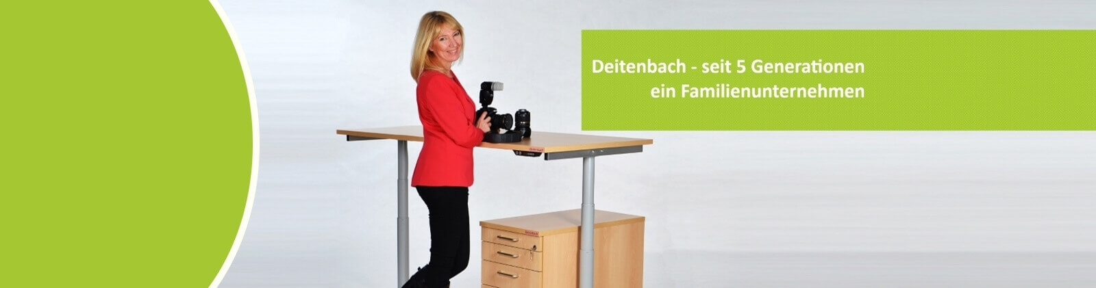 Ergonomischer Steh-Sitz-Schreibtisch von Deitenbach