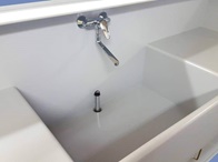 Reinigungsbecken als Waschtisch aus Kunststoff